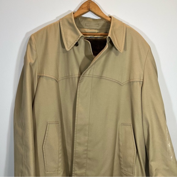 Vintage trench coat - Picture 3 of 12